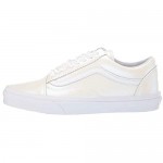 Vans Women's Old Skool Pearl Suede Classic Skate Shoe (7.5 Women / 6 Men (Perla Suede) Classic White/True White)